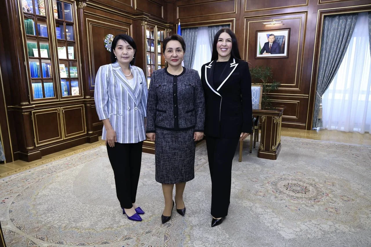 Tanzila Kamalovna Narbaeva - Özbekistan Cumhuriyeti Ali Meclisi Senato Başkanı olup, bu görevi üstlenen ilk kadın siyasetçidir. Senato Başkanı olarak kadın hakları, sosyal kalkınma ve toplumsal cinsiyet eşitliği konularına özel önem vermektedir. O, Özbekistan’da kadınların liderlik pozisyonlarına yükselmesinde tarihi bir şahsiyet olarak kabul edilmektedir. Onun siyasi faaliyeti, kadınların toplumsal ve hukuki statüsünün güçlendirilmesine yöneliktir. Kendisi, Dernek Başkanımız tarafından “Vatan İftiharı” madalyası ile ödüllendirilmiştir.